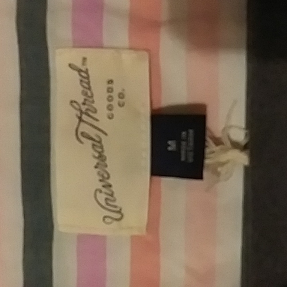Universal Threads top - Picture 3 of 9